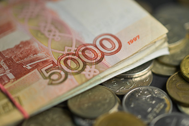 Путин запретил с 1 марта перечисление резидентами РФ иностранной валюты на счета в иностранных банках