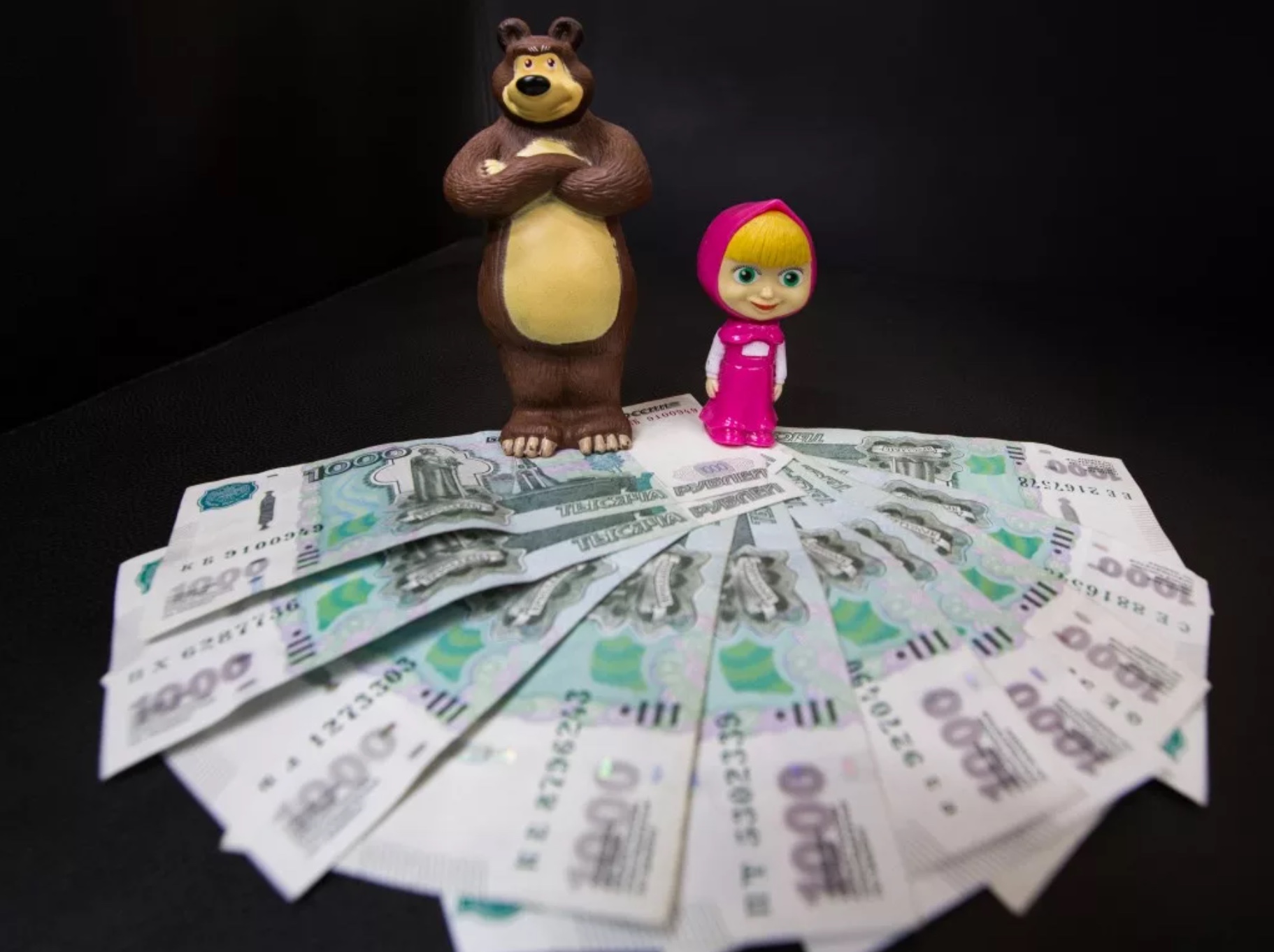 Маша деньги. Медведь с деньгами. Медвежонок с деньгами. Денежный медведь. Маша и медведь деньги.