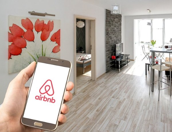 Airbnb приостанавливает свою деятельность в России и Беларуси