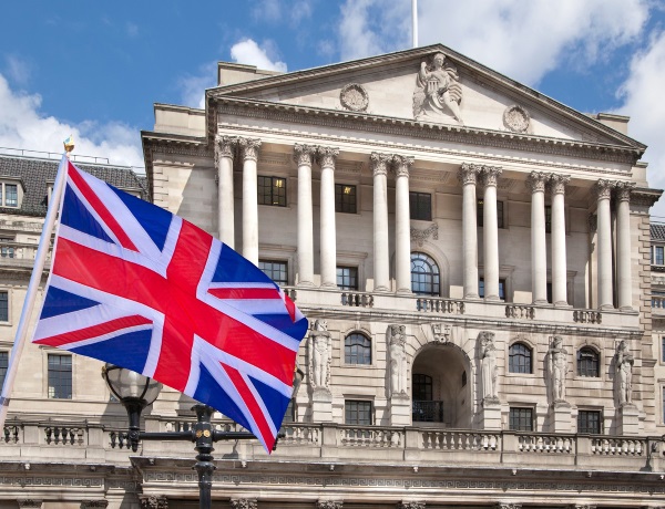Банк Англии повысил ключевую процентную ставку на 0,5 процента и намекнул на дальнейшее ужесточение