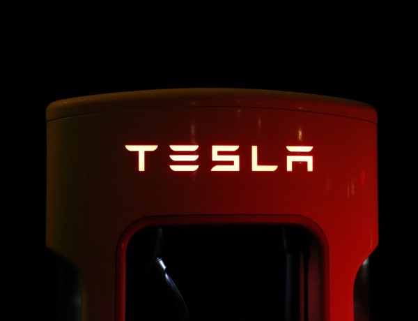 Поставки Tesla с завода в Шанхае в ноябре превысили 100 000 автомобилей